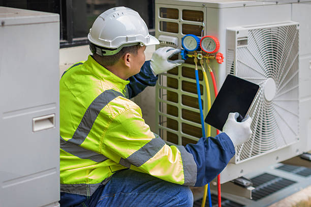 Professional Hvac technician working in Gilbert, IA